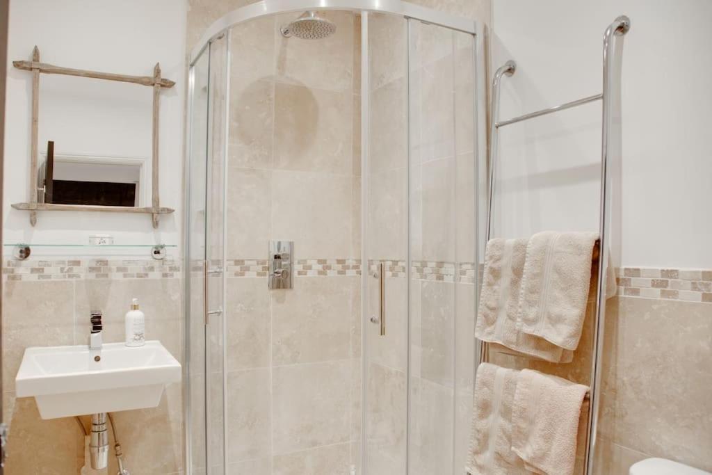 Princes Villa - Large Fully Self Contained Flat, 5 Minutes From The Sea Hastings Kültér fotó