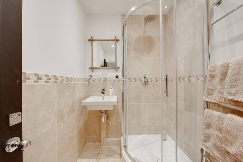 Princes Villa - Large Fully Self Contained Flat, 5 Minutes From The Sea Hastings Kültér fotó