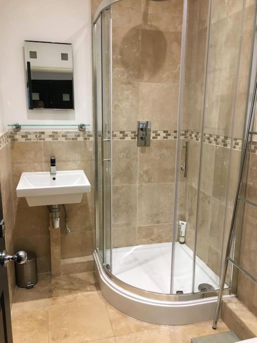 Princes Villa - Large Fully Self Contained Flat, 5 Minutes From The Sea Hastings Kültér fotó